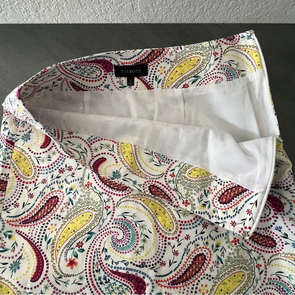 Talbots White Cotton Pencil Knee Length Skirt With Colorful Paisley Print Size 6